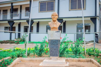 MR IDUN STATUE